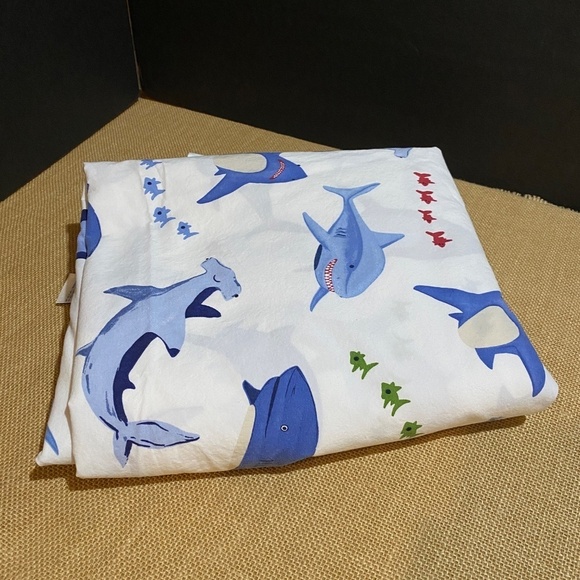 Pottery Barn Kids Sharks FULL FLAT Sheet 100% Organic Cotton 90 X 96 Breathable - Picture 1 of 7